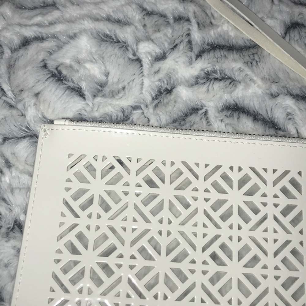🗣LAST ONE ⭐️🆕 Tory Burch wristlet - Picture 2 of 8